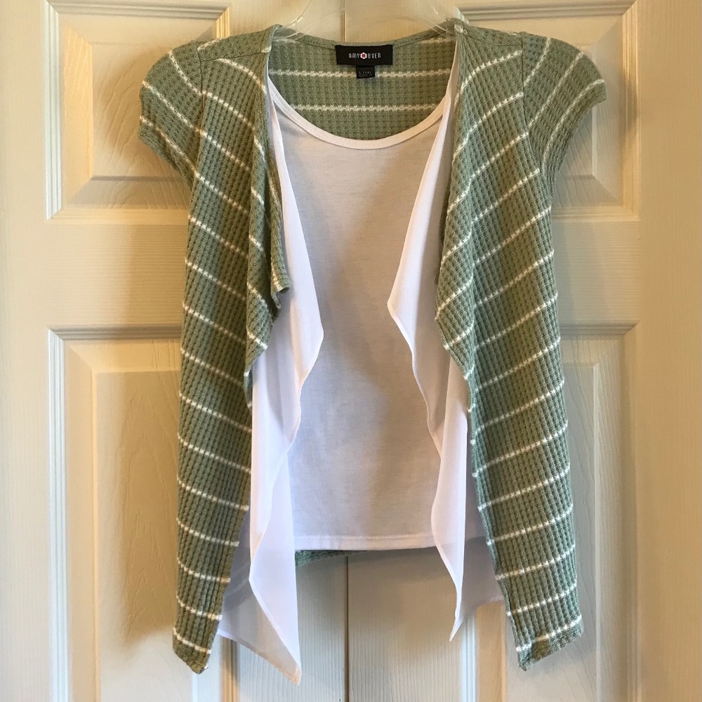 Juniors green and white Amy Byer shirt EUC, SZ 14